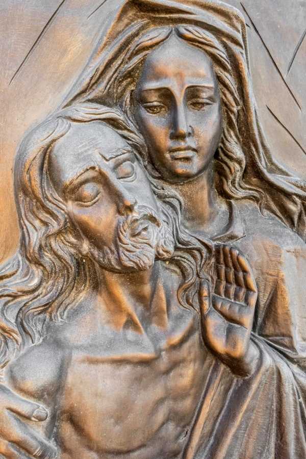 Maria, Matka církve, nás vede k věrné lásce k Bohu